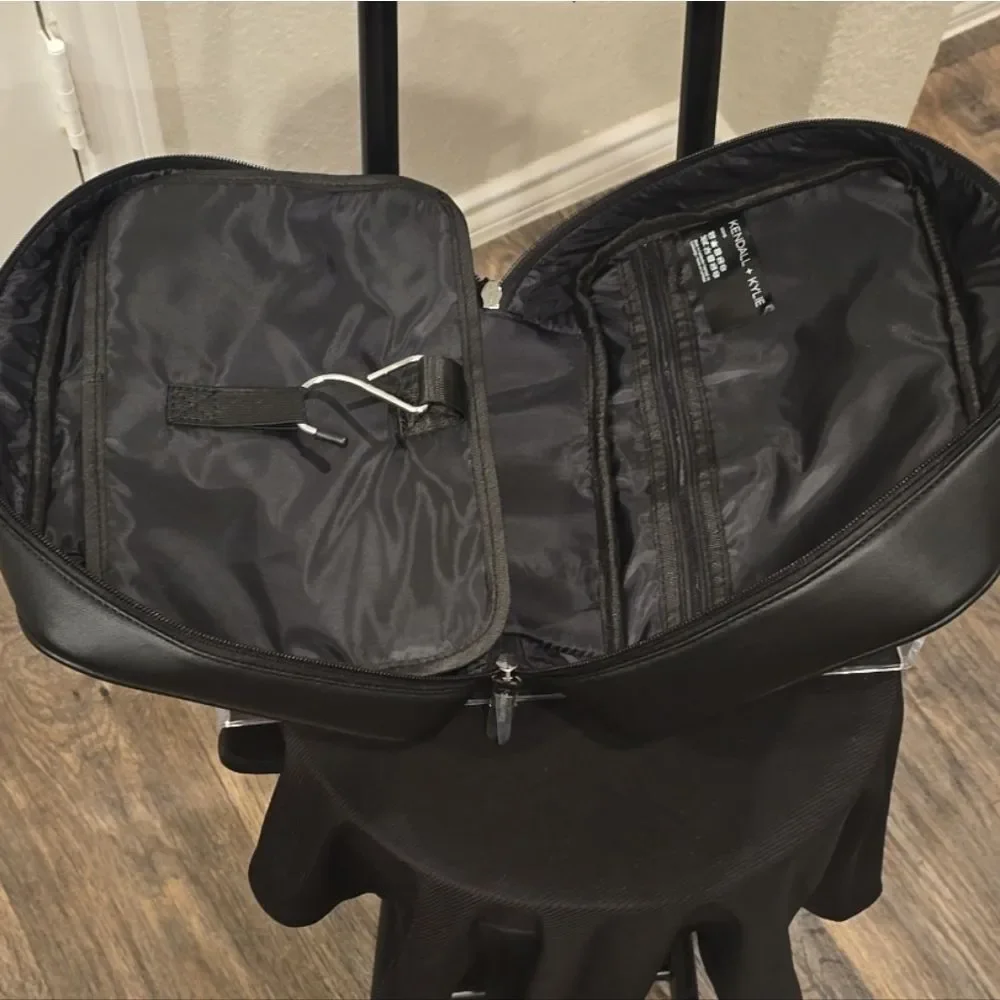 Kendall & Kylie Logo‎ Quilted Hanging Travel Cosmetic Bag